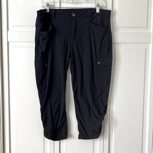 Women’s Black Eddie Bauer Capris - size 14 Very good condition.
